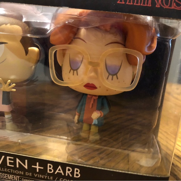 Stranger Things Eleven and Barb Vnyl. Figure - Picture 5 of 7